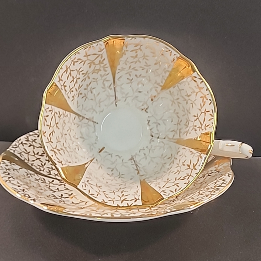 GOLD LACE QUEEN  ANNE Wide Mouth Tea Cup and Saucer Set Bone China England Vtg